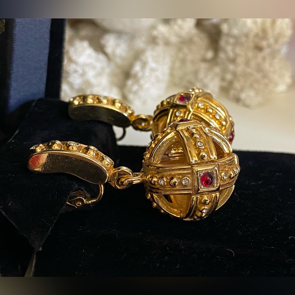 Vintage Swarovski Swan Dangle Maltese Cross Crystal Gold Tone Clip On Earrings - Picture 6 of 16